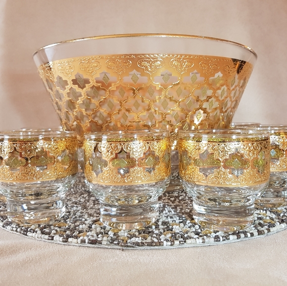 13 piece 24 karat gold lleafed bowl and glass set